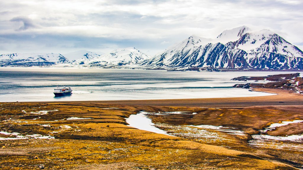 Svalbard Islands, Arctic Ocean - desktop wallpaper