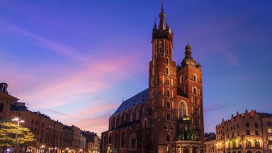 St. Mary's Basilica, Karakow, Poland - desktop wallpaper