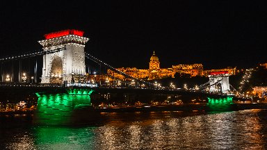 Szechenyi Chain Bridge, Budapest, Hungary - desktop wallpaper