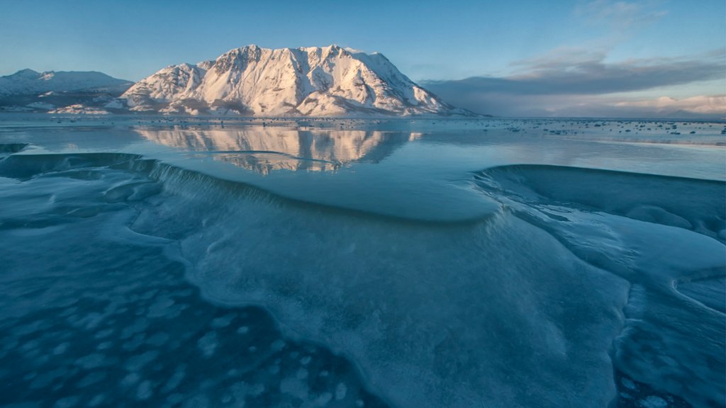 Kluane Lake, Kluane National Park Yukon, Canada - desktop wallpaper
