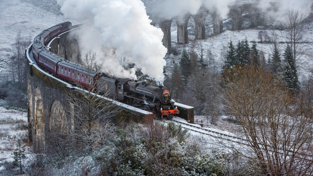 Glenfinnan Viaduct, Glenfinnan, Scotland - desktop wallpaper