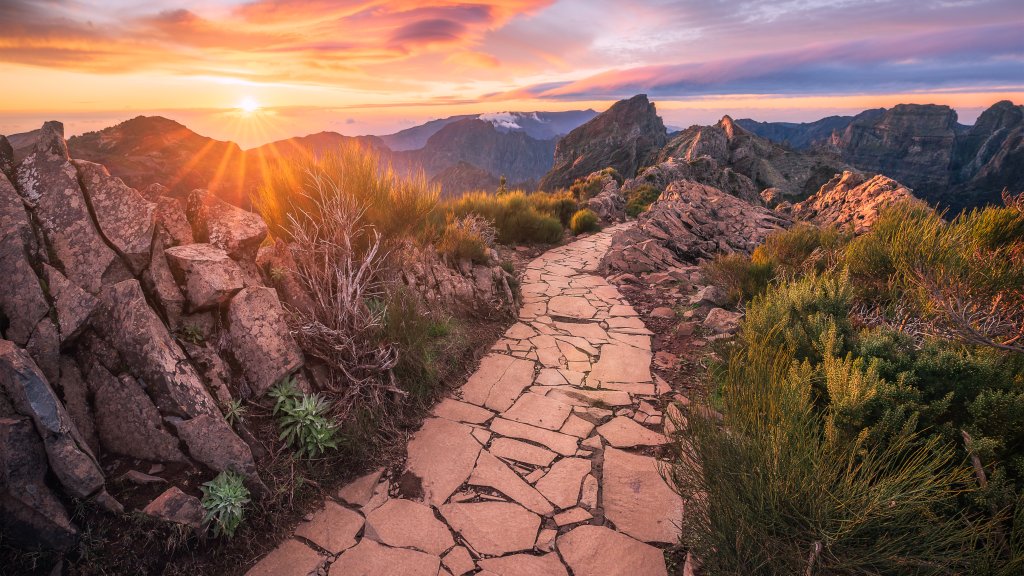 Pico do Arieiro, Madeira, Portugal - desktop wallpaper