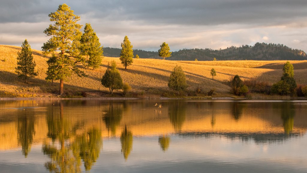 Harpers Lake, Montana - desktop wallpaper