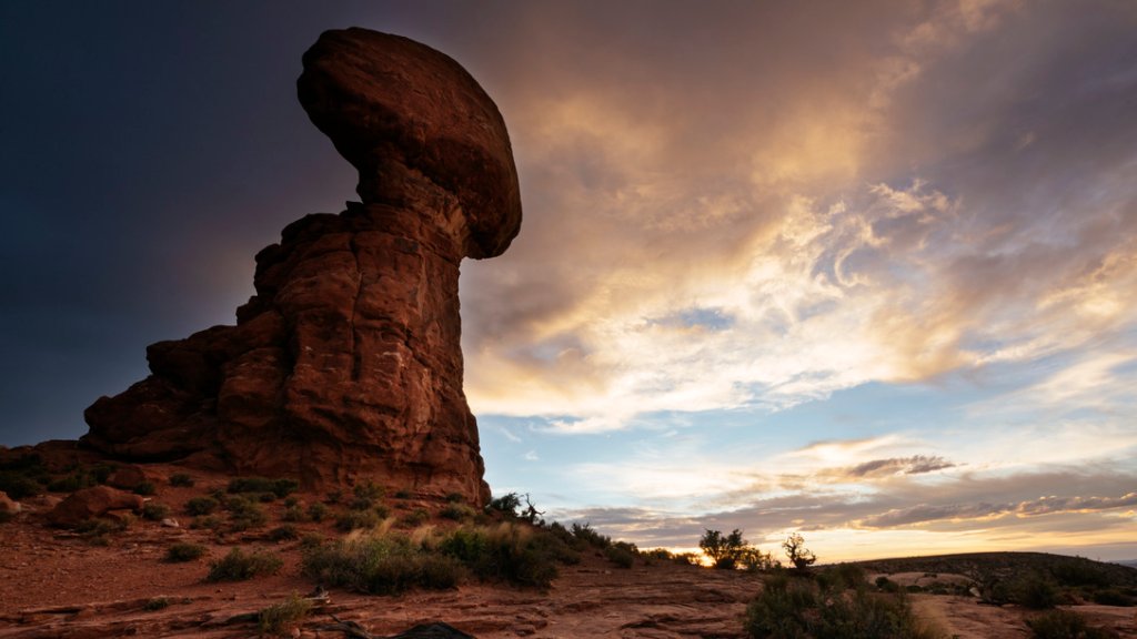 Balanced Rock at Dusk, Arches National Park, Utah - desktop wallpaper