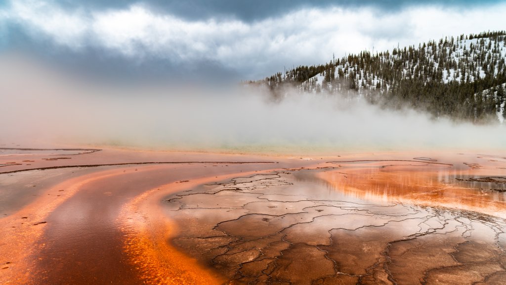 Grand Prismatic Spring, Yellowstone NP, WY - desktop wallpaper