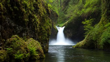 Punch Bowl Waterfall, Columbia River Gorge National Scenic Area, OR - desktop wallpaper