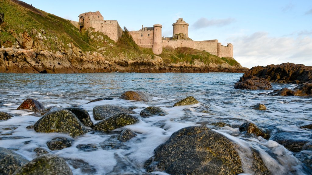 Château de La Roche Goyon, Saint-Meloir-des-Ondes, France - desktop wallpaper