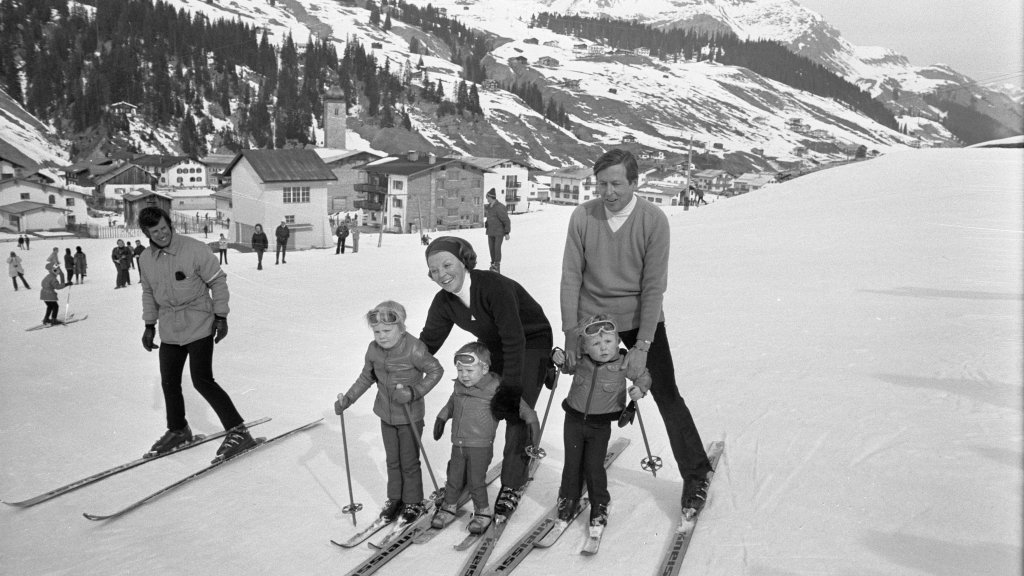 Princess Beatrix, Prince Claus and Children, Lech, Austria - desktop wallpaper