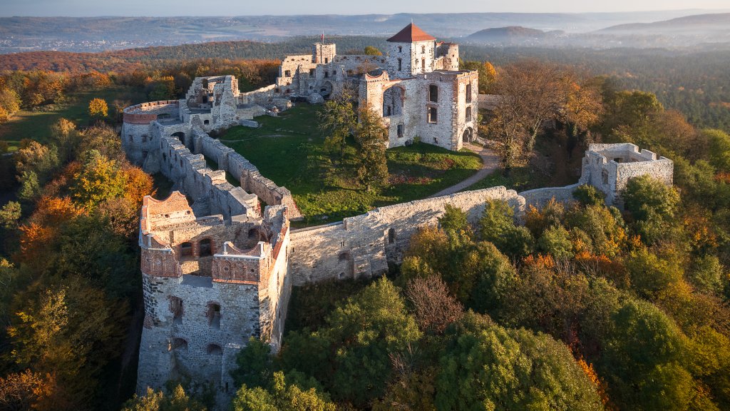 Tenczyn Castle, Rudno, Poland - desktop wallpaper