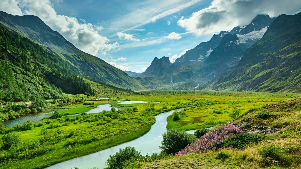 Lake Combal, Val Veny Valley  Italy - desktop wallpaper