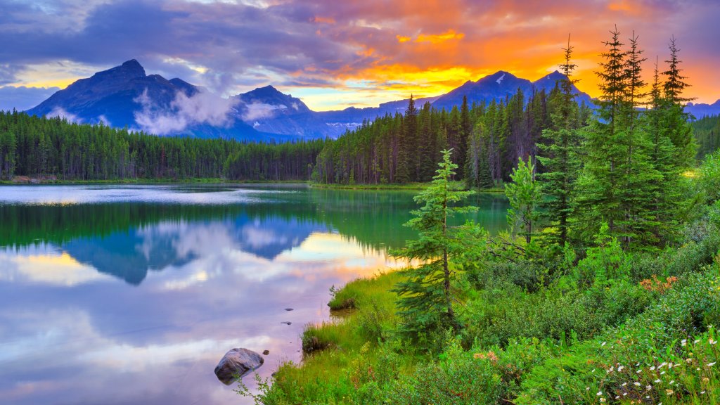 Herbert Lake, Banff National Park, Canada - desktop wallpaper