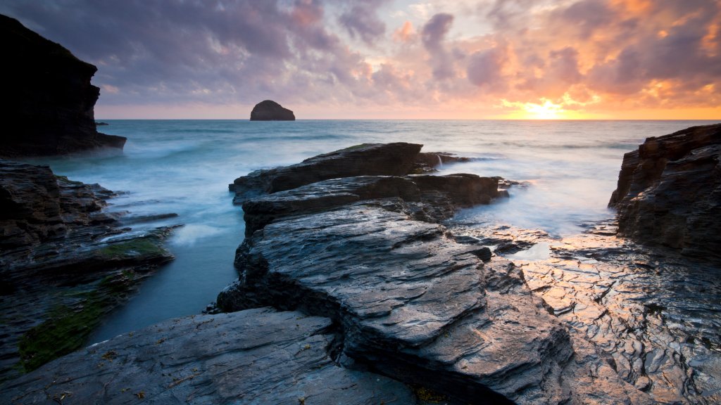Trebarwith Strand, Gull Rock, Cornwall, UK - desktop wallpaper