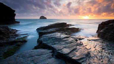 Trebarwith Strand, Gull Rock, Cornwall, UK - desktop wallpaper