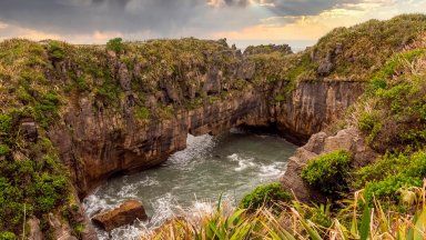 Pancake Rocks, New Zealand - desktop wallpaper