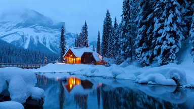 Emerald Lake Lodge in Winter, Yoho National Park, British Columbia - desktop wallpaper