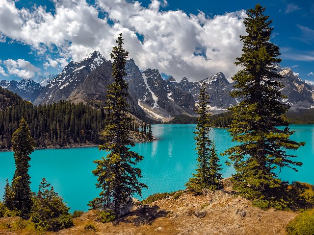 Moraine Lake, Banff NP, Canada - desktop wallpaper