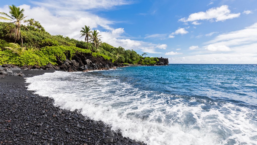 Black Sand Beach, Waianapanapa State Park, Maui, HI - desktop wallpaper