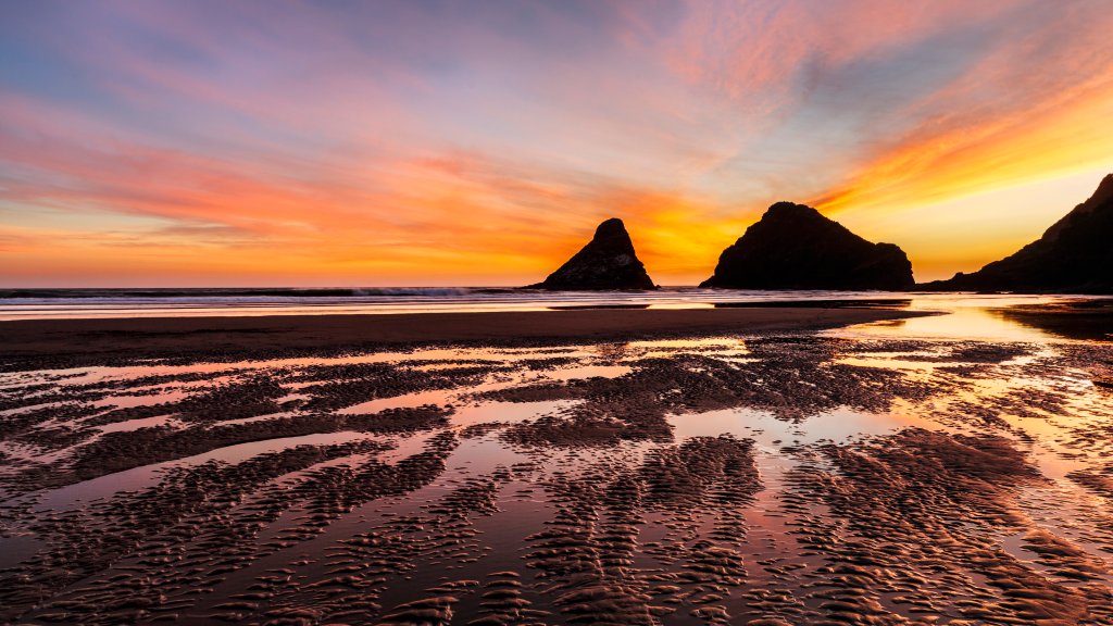 Sea Stacks, Devil's Elbow State Park, Oregon - desktop wallpaper