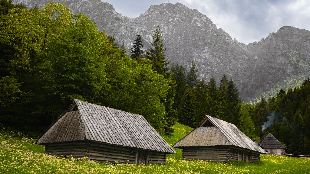 Chalets, Strazyska Valley, Tatra Mountains, Poland - desktop wallpaper