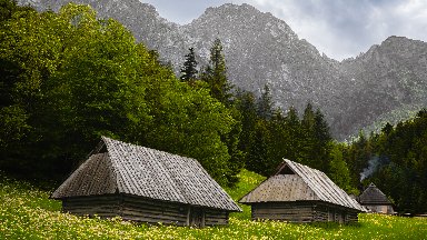 Chalets, Strazyska Valley, Tatra Mountains, Poland - desktop wallpaper
