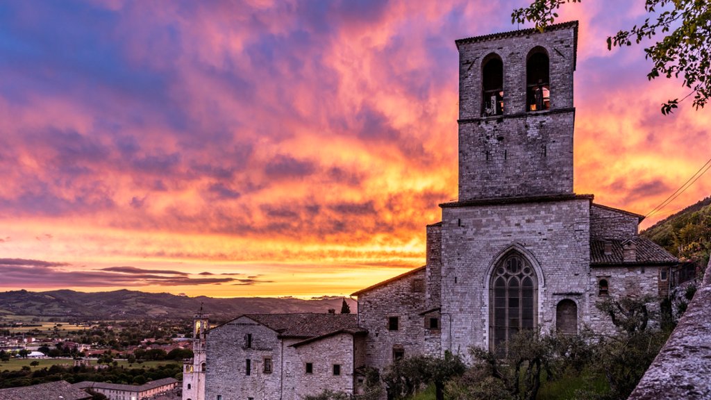 Palazzo dei Consoli, Gubbio, Italy - desktop wallpaper