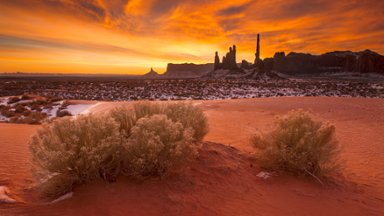 Totem Pole, Monument Valley, Arizona - desktop wallpaper