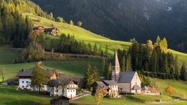 Unesco Site, Church Sankt Magdalena, Geisler Mountain Range, Italy - desktop wallpaper