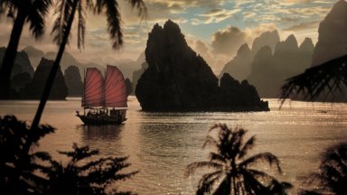 Halong Bay, Vietnam - desktop wallpaper