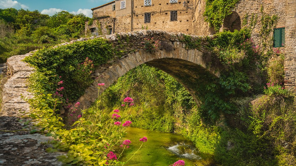 Humpback Bridge, Dolcedo, Italy - desktop wallpaper