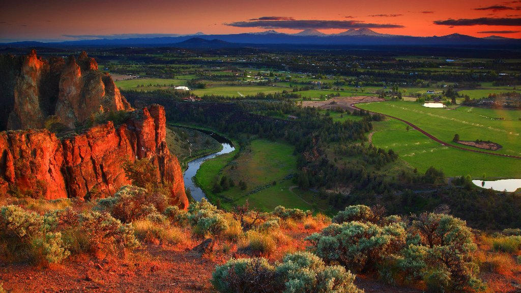 Smith Rock, Three Sisters, Smith Rock SP, OR - desktop wallpaper