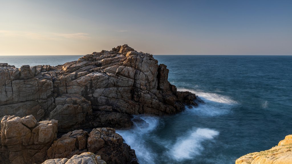 Plougrescant Chasm, Côte d'Armor, Brittany, France - desktop wallpaper
