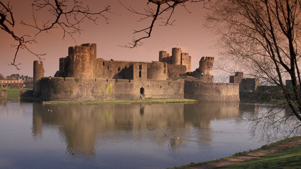Caerphilly Castle, Wales - desktop wallpaper
