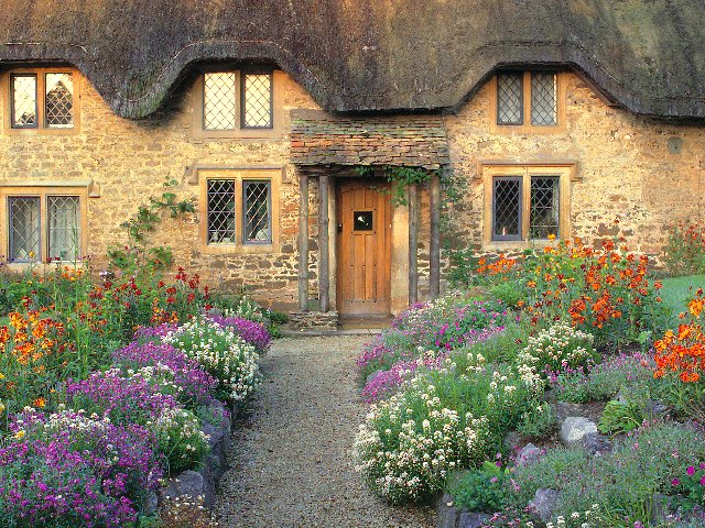 Thatched Cottage, Wiltshire, UK - desktop wallpaper