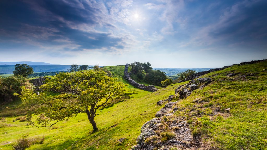 Hadrian's Wall at Walltown Crags, Northumberland, UK - desktop wallpaper