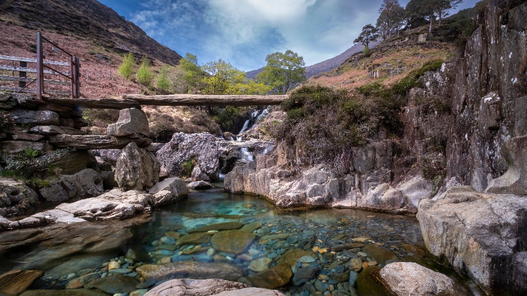 Stone Slab Packhorse Bridge, Snowdonia National Park, UK - desktop wallpaper